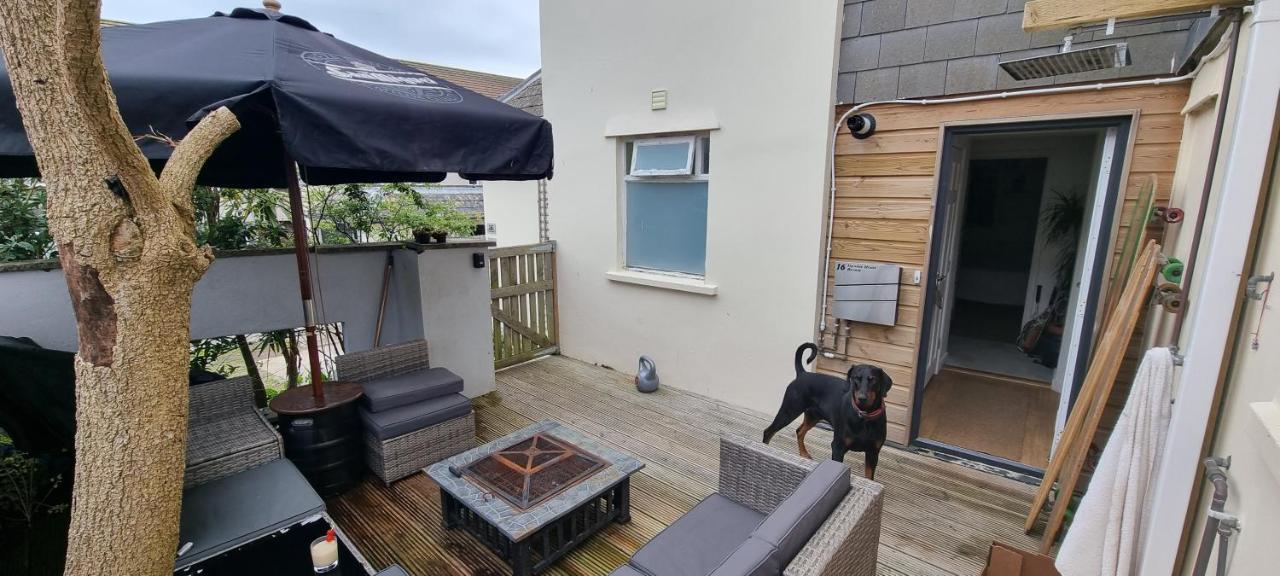 Hidden Gem Near The Beach With Pool Table New Quay Exteriör bild